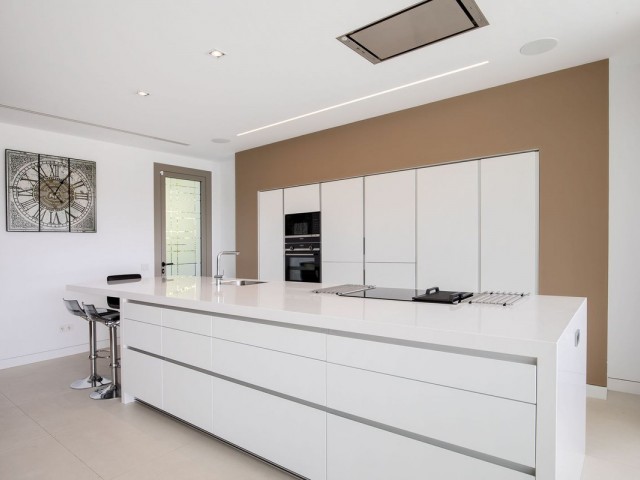 4 Bedrooms Villa in Guadalmina Baja