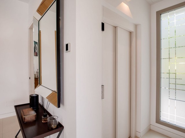 4 Bedrooms Villa in Guadalmina Baja