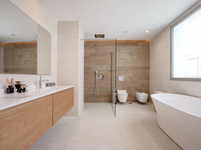 4 Bedrooms Villa in Guadalmina Baja