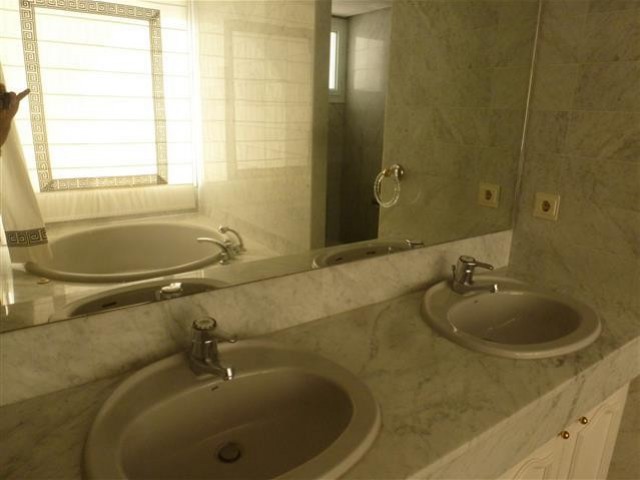 Ático con 4 Dormitorios  en Guadalmina Baja