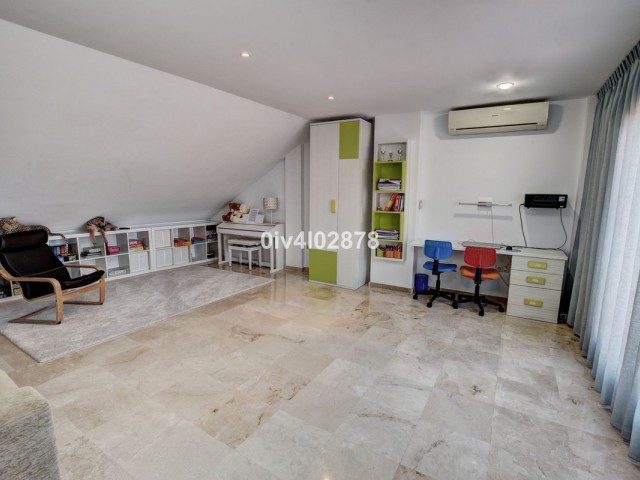 4 Bedrooms Townhouse in Arroyo de la Miel