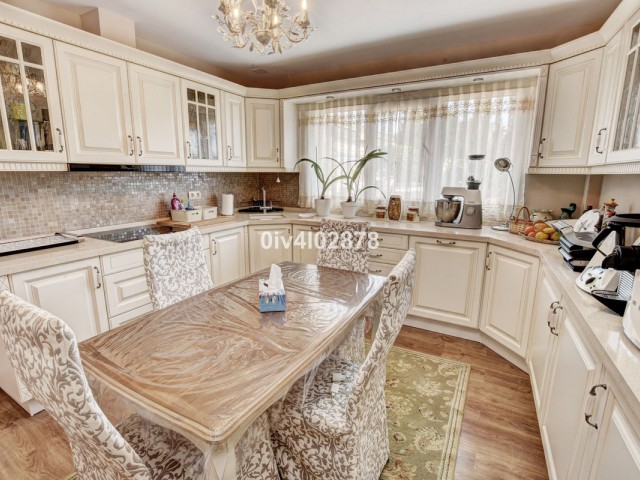 4 Bedrooms Townhouse in Arroyo de la Miel