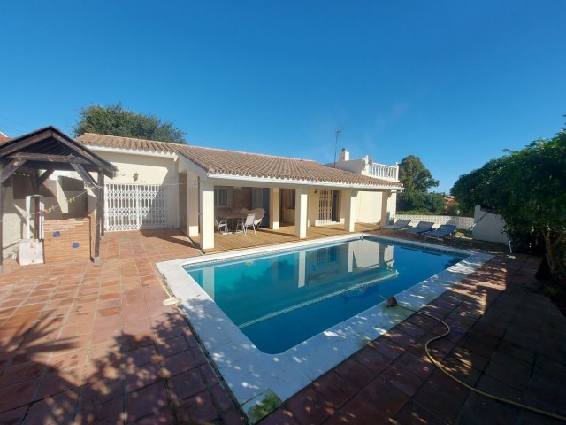4 Bedrooms Villa in Manilva