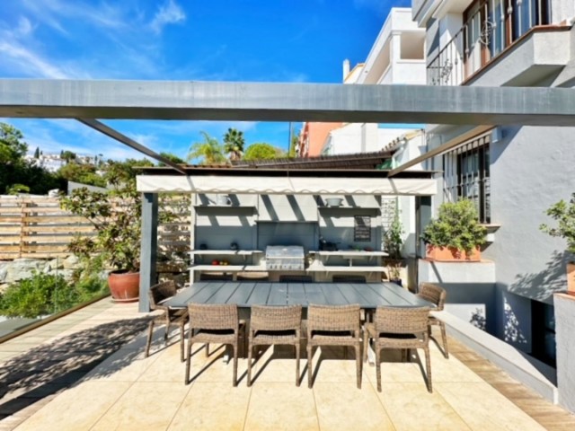 Villa con 5 Dormitorios  en La Heredia