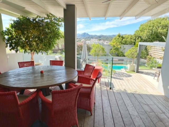 5 Slaapkamer Villa in La Heredia