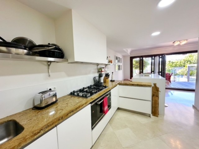 5 Slaapkamer Villa in La Heredia