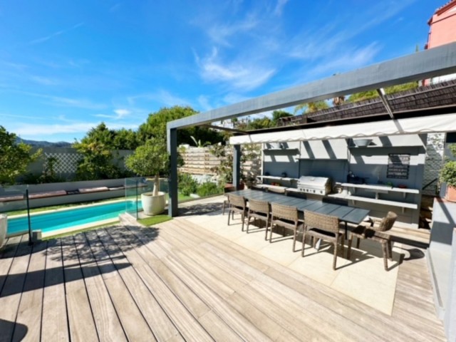 Villa avec 5 Chambres  à La Heredia