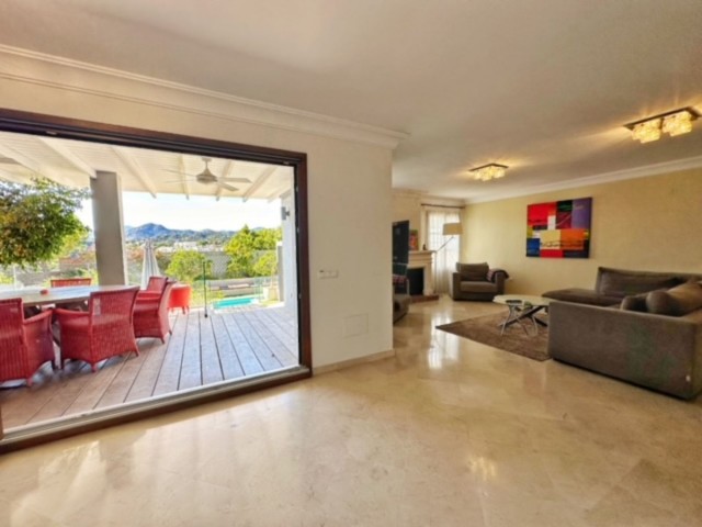 Villa avec 5 Chambres  à La Heredia