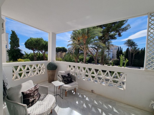 Apartamento con 3 Dormitorios  en Puerto Banús