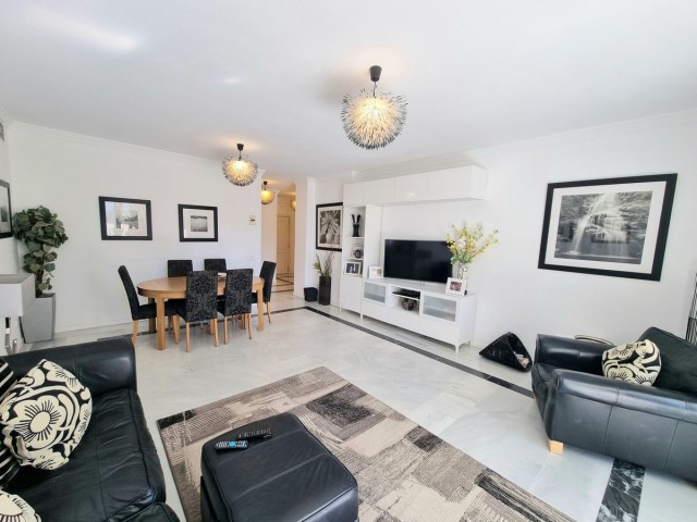 Apartamento con 3 Dormitorios  en Puerto Banús