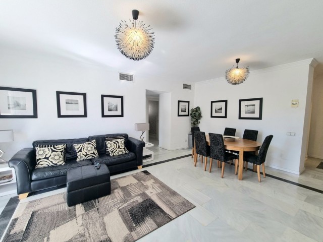 Apartamento con 3 Dormitorios  en Puerto Banús