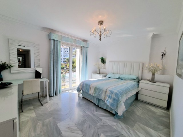 Apartamento con 3 Dormitorios  en Puerto Banús