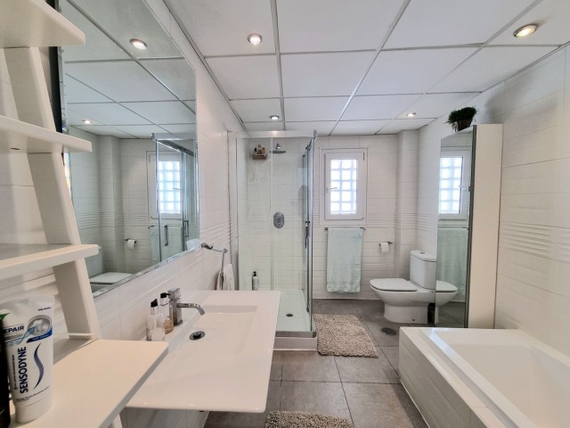 Apartamento con 3 Dormitorios  en Puerto Banús