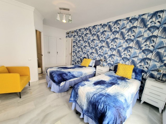 Apartamento con 3 Dormitorios  en Puerto Banús