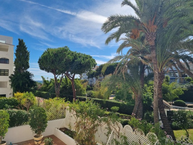 Apartamento con 3 Dormitorios  en Puerto Banús