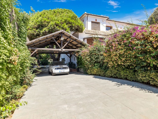 Villa avec 6 Chambres  à Marbesa