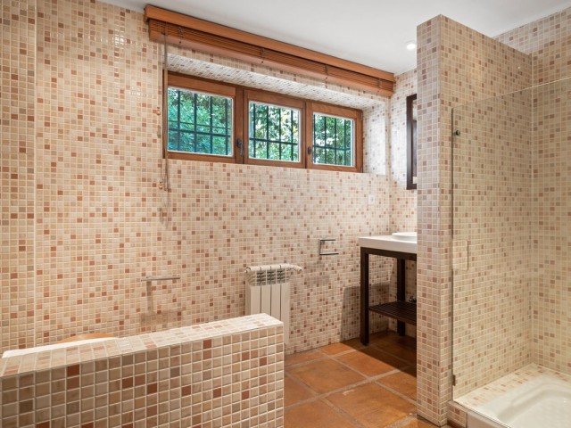 Villa avec 6 Chambres  à Marbesa