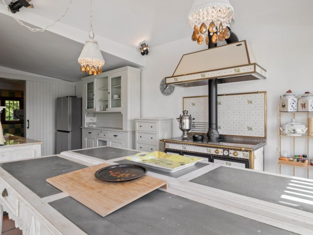 Villa avec 6 Chambres  à Marbesa