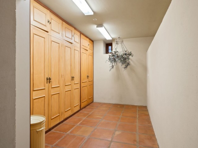 Villa avec 6 Chambres  à Marbesa