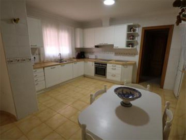 Villa con 6 Dormitorios  en Torremolinos