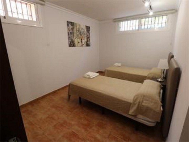 Villa con 6 Dormitorios  en Torremolinos