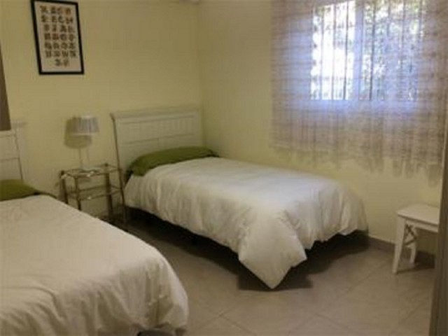 Villa con 6 Dormitorios  en Torremolinos