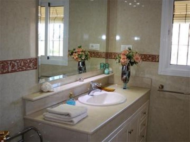 Villa con 6 Dormitorios  en Torremolinos