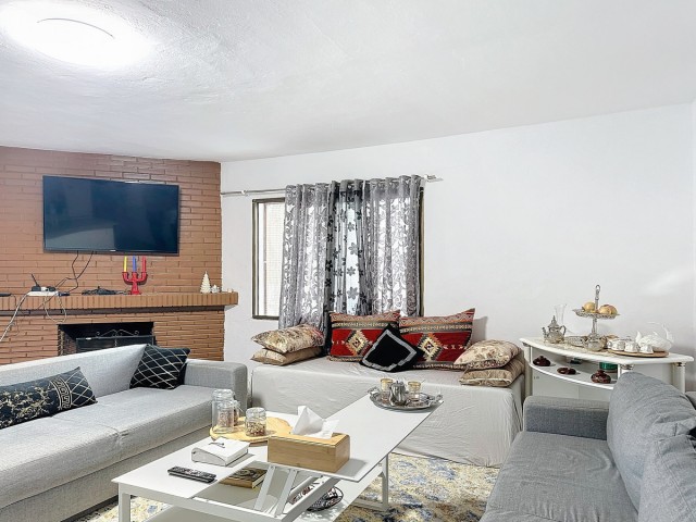 Comercial con 2 Dormitorios  en Estepona