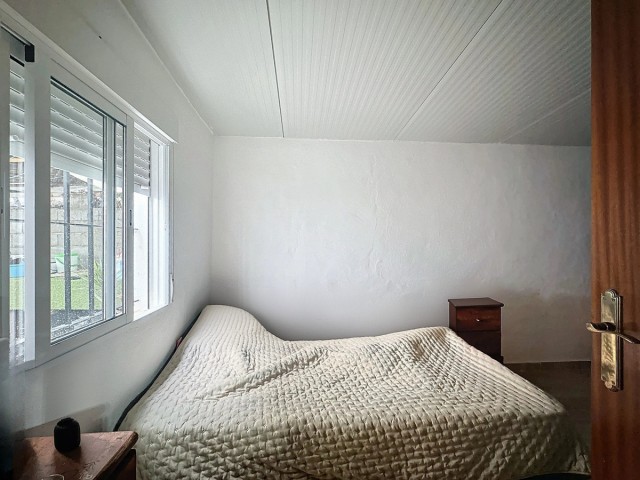 Comercial con 2 Dormitorios  en Estepona