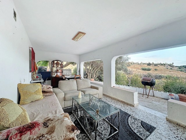 Comercial con 2 Dormitorios  en Estepona