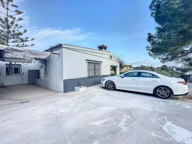 Comercial con 2 Dormitorios  en Estepona