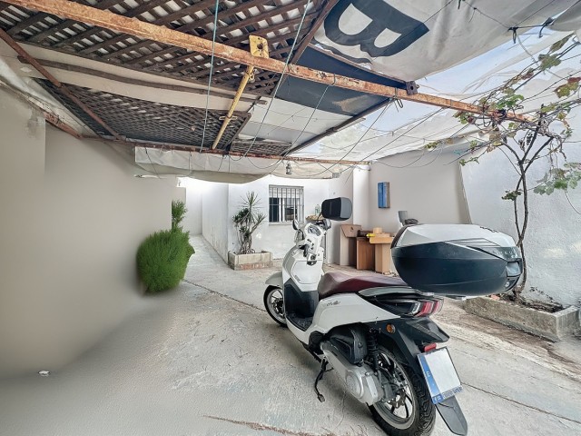 Comercial con 2 Dormitorios  en Estepona