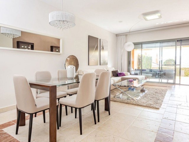 2 Bedrooms Apartment in Benahavís
