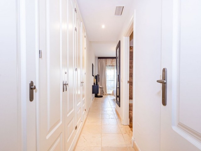 2 Bedrooms Apartment in Benahavís