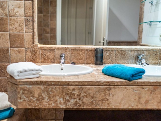 2 Bedrooms Apartment in Benahavís