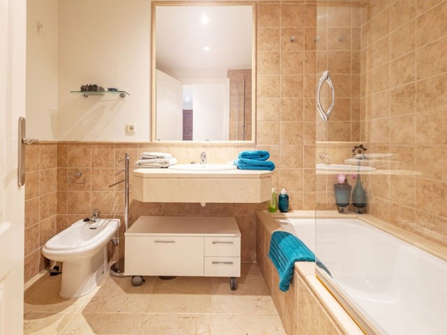 2 Bedrooms Apartment in Benahavís