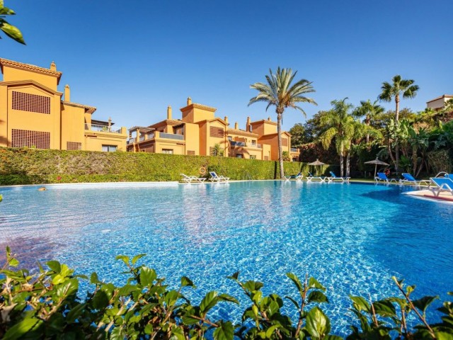 2 Bedrooms Apartment in Benahavís