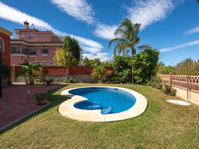 5 Makuuhuoneen Huvila Alhaurín de la Torre