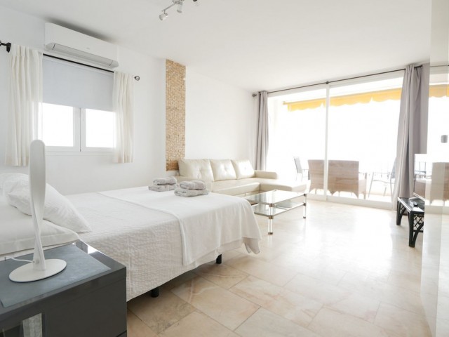 Ático con 3 Dormitorios  en Puerto de Cabopino