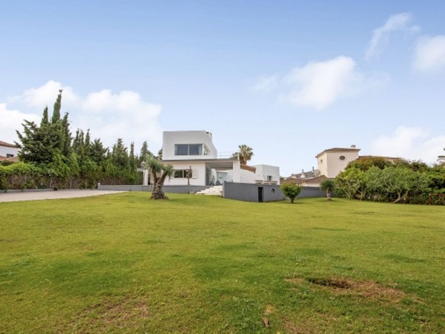 5 Bedrooms Villa in Sotogrande Alto