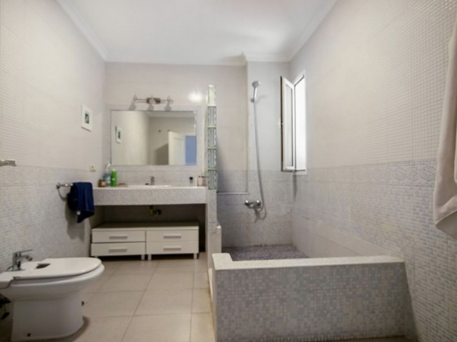 5 Bedrooms Villa in Sotogrande Alto