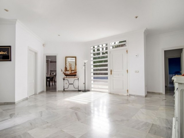 5 Bedrooms Villa in Sotogrande Alto