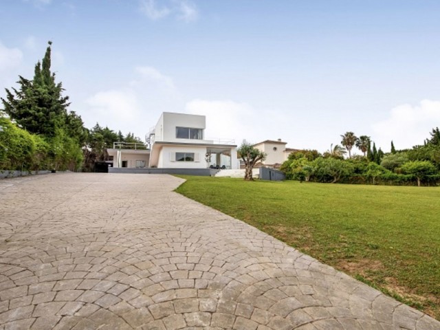 5 Bedrooms Villa in Sotogrande Alto