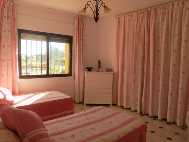 Villa con 4 Dormitorios  en Benahavís