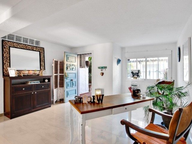 Villa avec 6 Chambres  à Marbesa