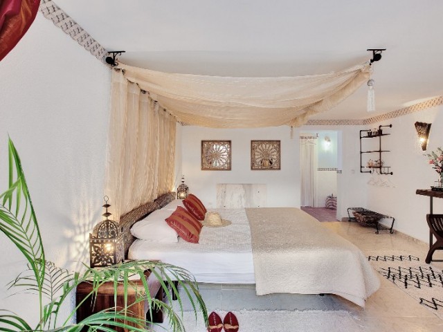 Villa avec 6 Chambres  à Marbesa