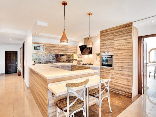 6 Schlafzimmer Villa in Marbesa