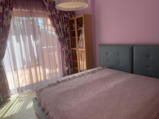 Apartamento con 3 Dormitorios  en Guadalmina Baja