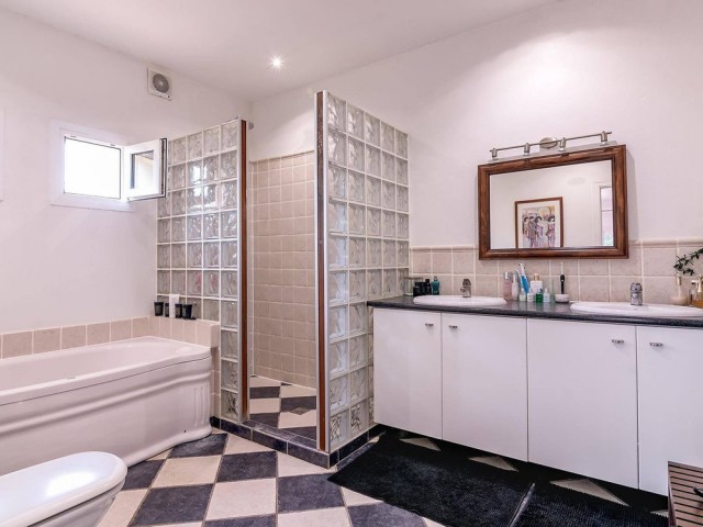 6 Bedrooms Villa in Sotogrande