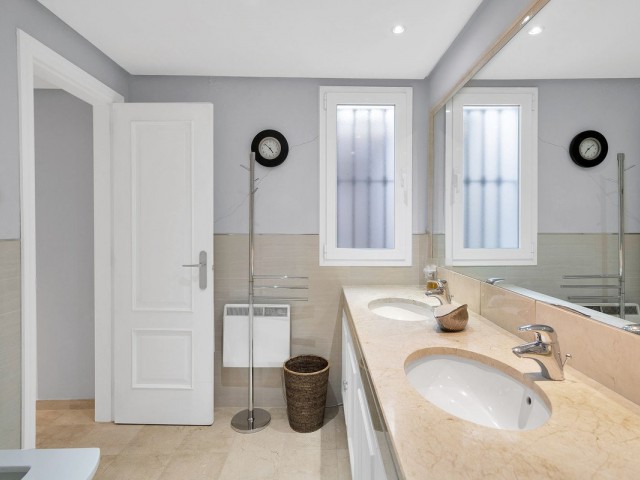 Apartamento con 3 Dormitorios  en La Quinta